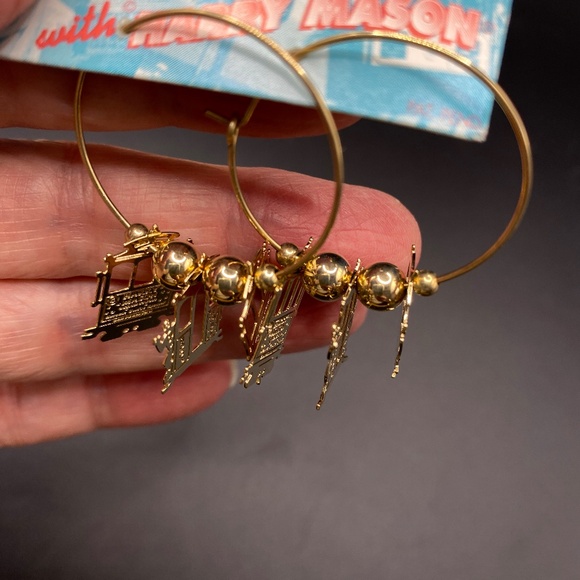 14K Gold Filled Wire Earrings San Franciso Cable Car HARRY MASON Holiday NEW - Picture 8 of 9